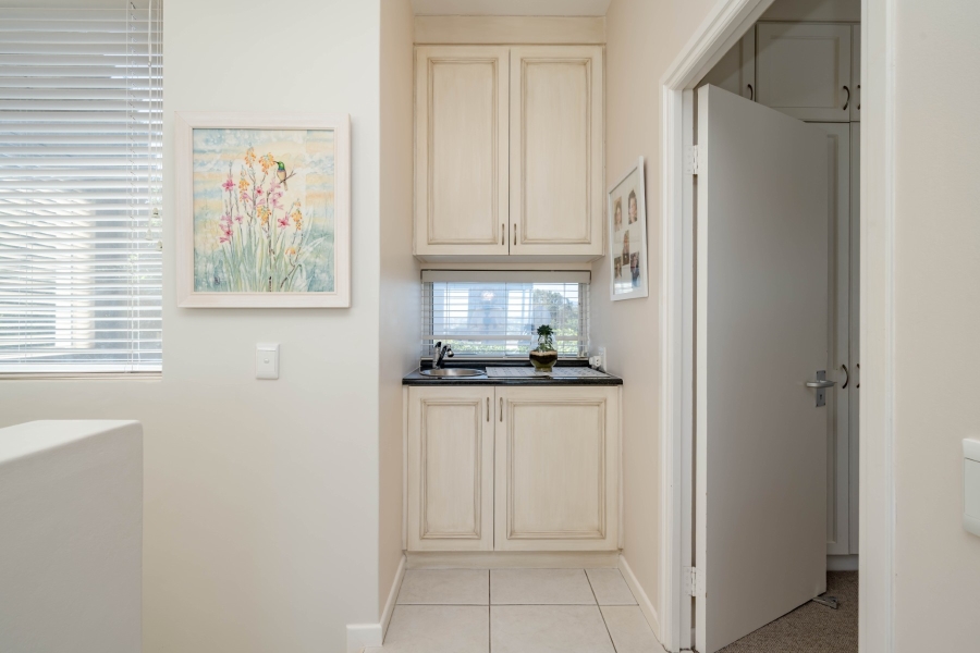 5 Bedroom Property for Sale in Signal Hill Western Cape